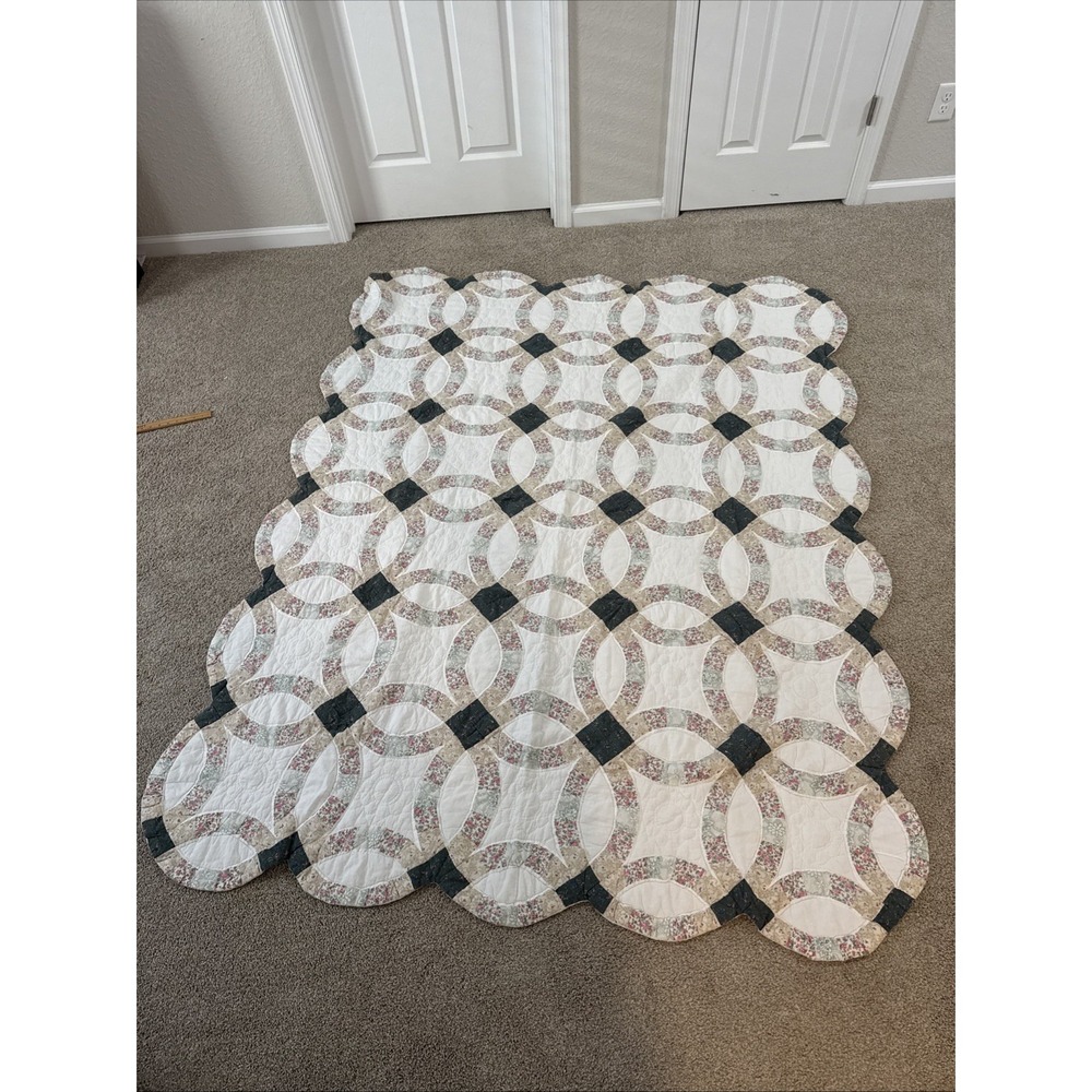 Vintage Handmade Double Wedding Ring Quilt Scallop Edges 82x63 W/ Matching Sham